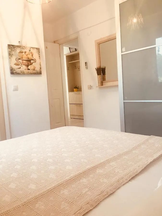 Defne Ev Hotel İzmir 0*,