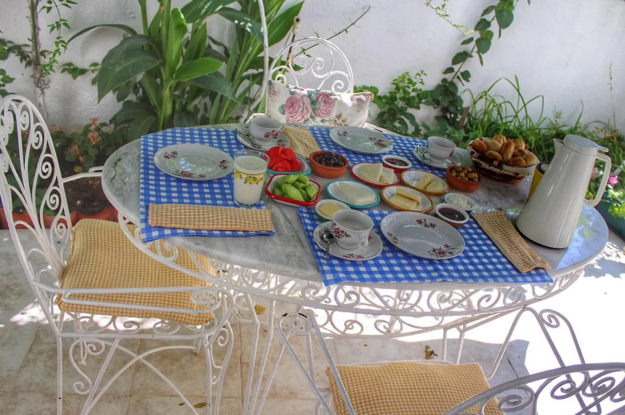 Bed & Breakfast Defne Ev Hotel İzmir